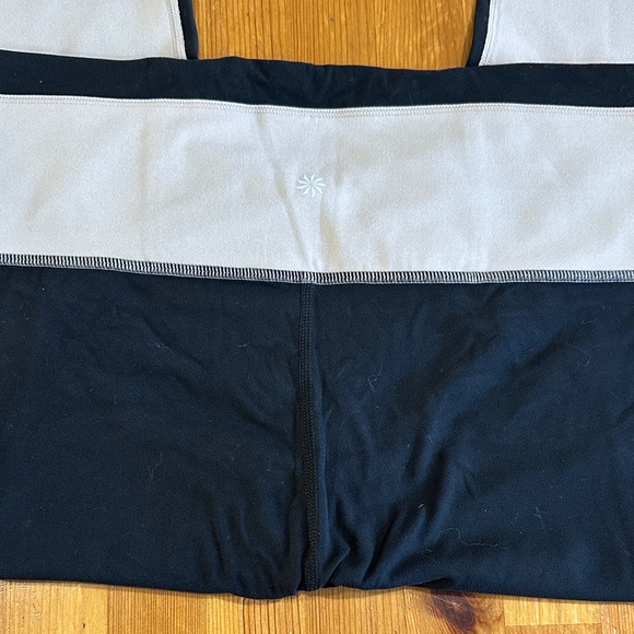 Athleta Women’s Black and Cream Leggings - Picture 6 of 12